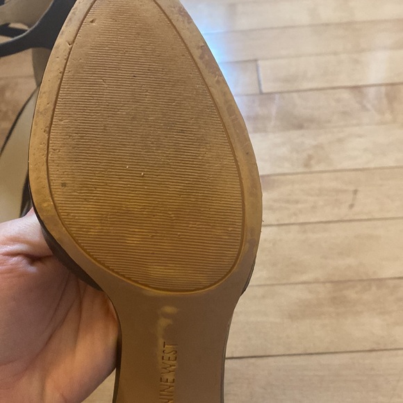 Nine West Bow Heel - Picture 5 of 7